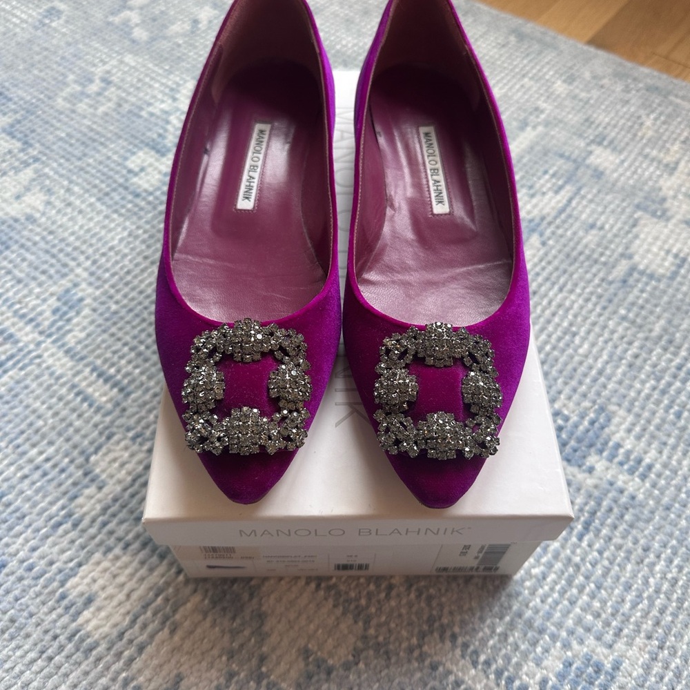 Manolo Blahnik Hangisi Velvet Flats